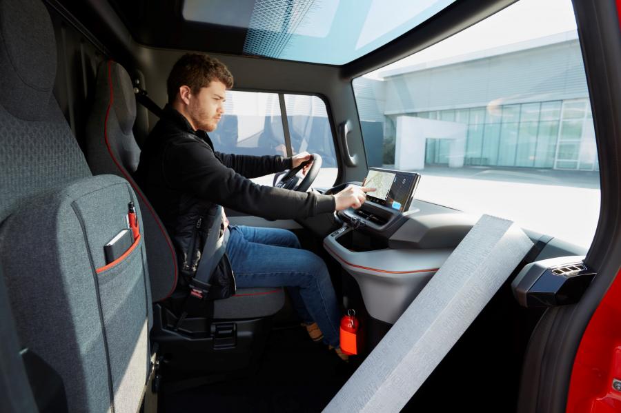 Интерьер Renault EZ-FLEX 2019 года  (фото 6 из 7)